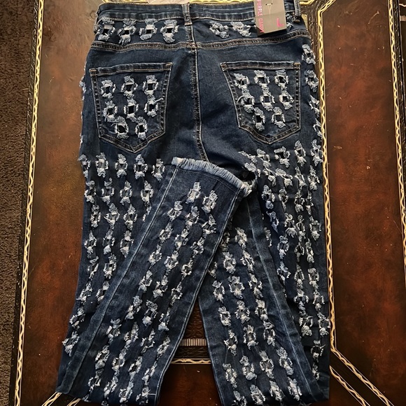 Denim jeans with holes all over - Picture 3 of 3